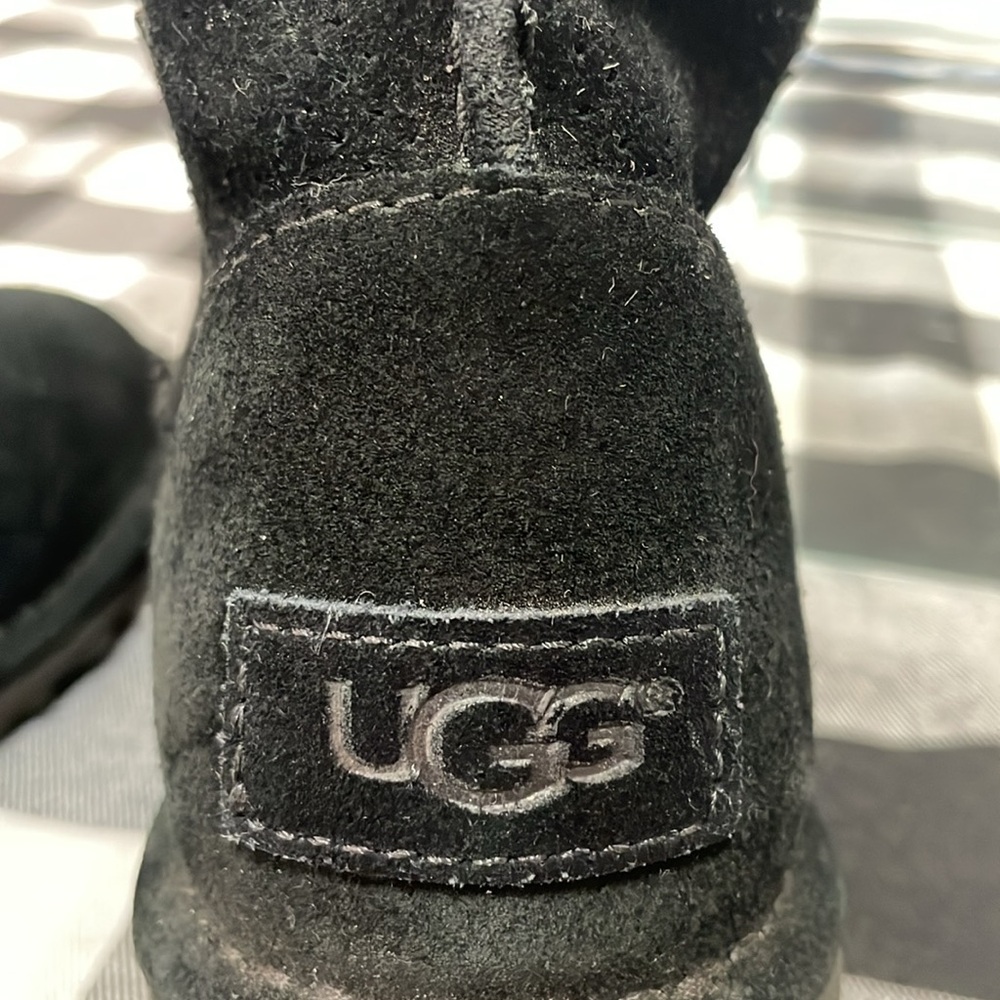 Ugg Classic Unlined Mini Perf Black Suede Leather Boots Womens Size 7 Perforated - Picture 11 of 12